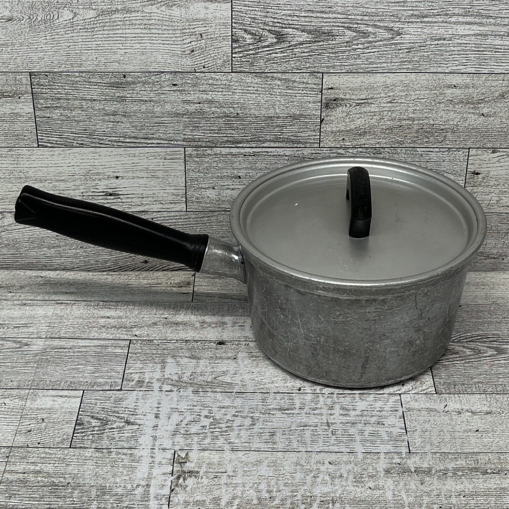 Vintage Wear-Ever 721 1/2 Cast Aluminum 1.5 Qt Sauce Pan with‎ Lid